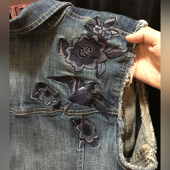 Reitmans Jeans - Denim Vest With Embroidery Detail - 2x - Picture 4 of 8